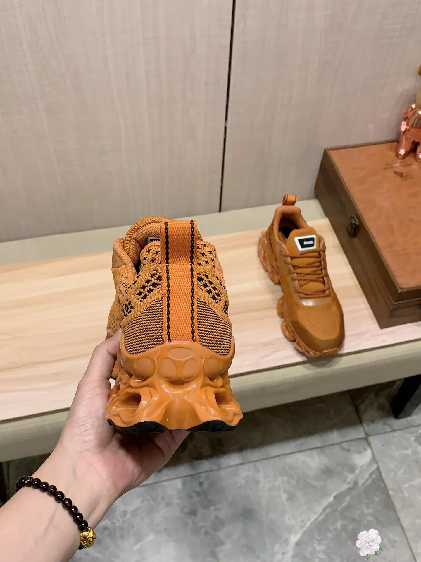 Men's men's shoes💰460💰💰🎩🎩[Lightning][Lightning] "PRADA*" The latest and most popular casual shoes, top brand [seduce] luxury ~ purchasing agency, top ~ quality. [Strong] The upper is made of imported breathable fly weave material ➕ breathable sheepskin feet (•) with fine workmanship. The original stylish and stylish soft rubber wear-resistant and non-slip outsole is light and comfortable on the feet. The real thing looks better when photographed. 004: Size: 38-44, 3️⃣ colors selected